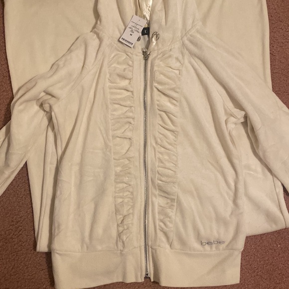 Cream velour BEBE brand new sweatsuit. ELEGANCE & CLASSY 💜 - Picture 5 of 9